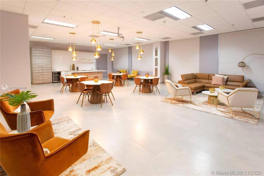 마이애미 Luxurious Private Unit With Parking 아파트 외부 사진