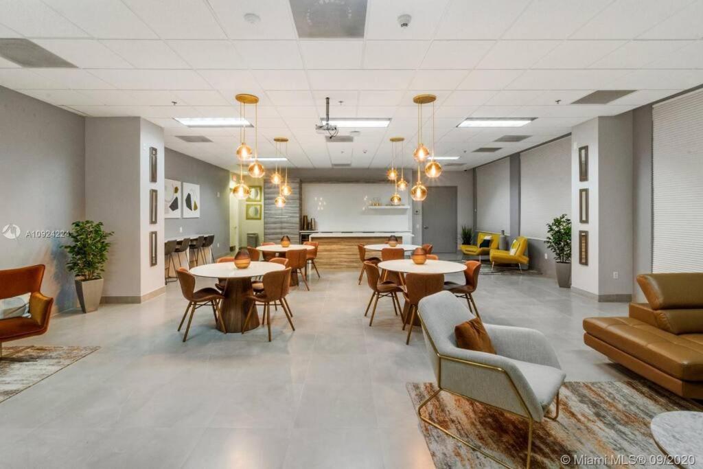 마이애미 Luxurious Private Unit With Parking 아파트 외부 사진