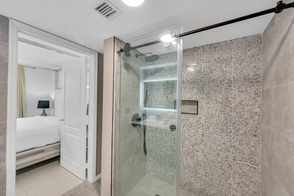 마이애미 Luxurious Private Unit With Parking 아파트 외부 사진