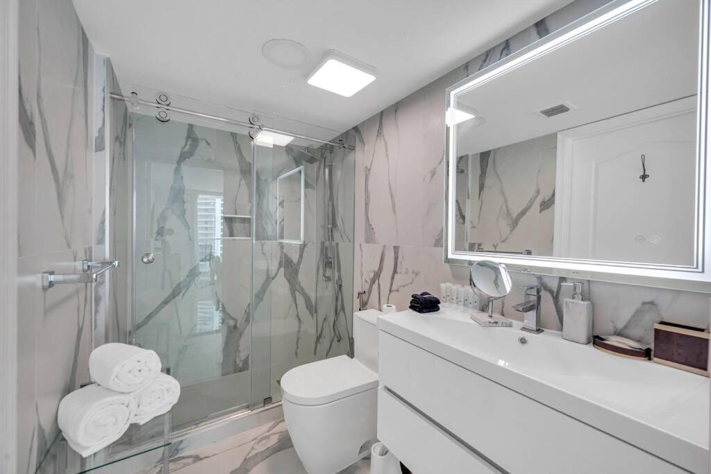 마이애미 Luxurious Private Unit With Parking 아파트 외부 사진