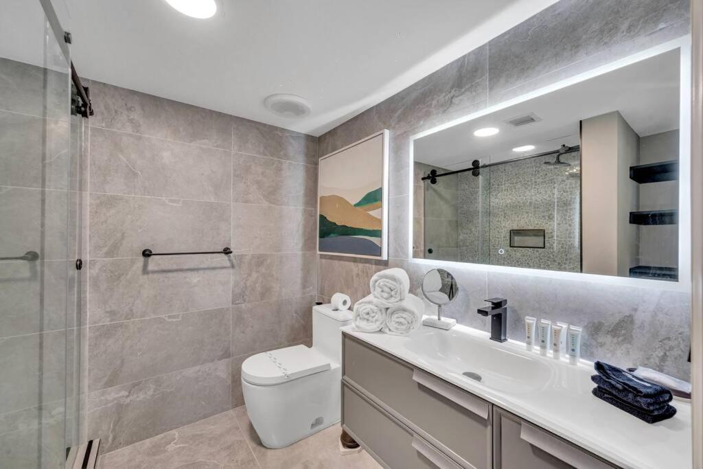 마이애미 Luxurious Private Unit With Parking 아파트 외부 사진
