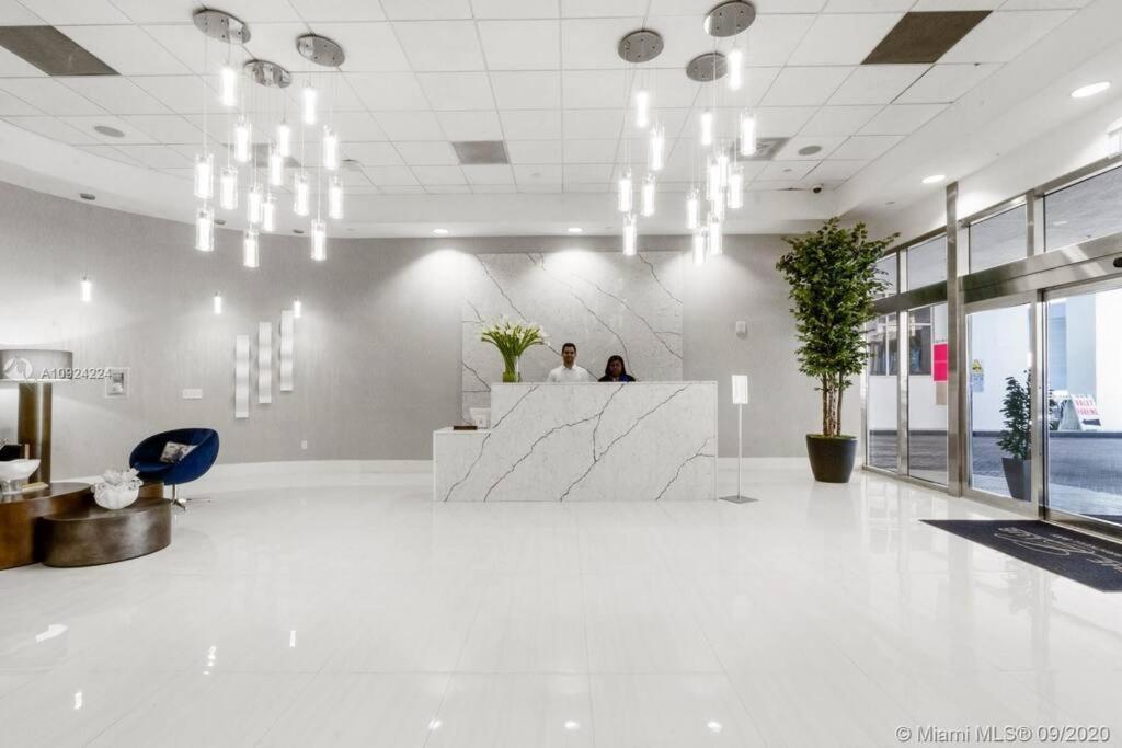 마이애미 Luxurious Private Unit With Parking 아파트 외부 사진