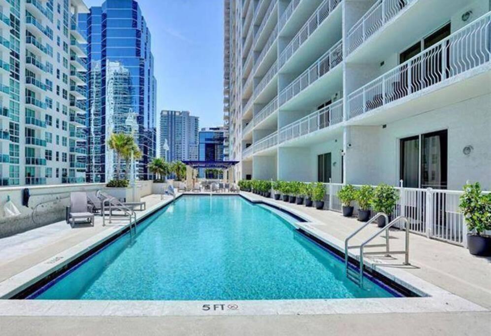 마이애미 Luxurious Private Unit With Parking 아파트 외부 사진