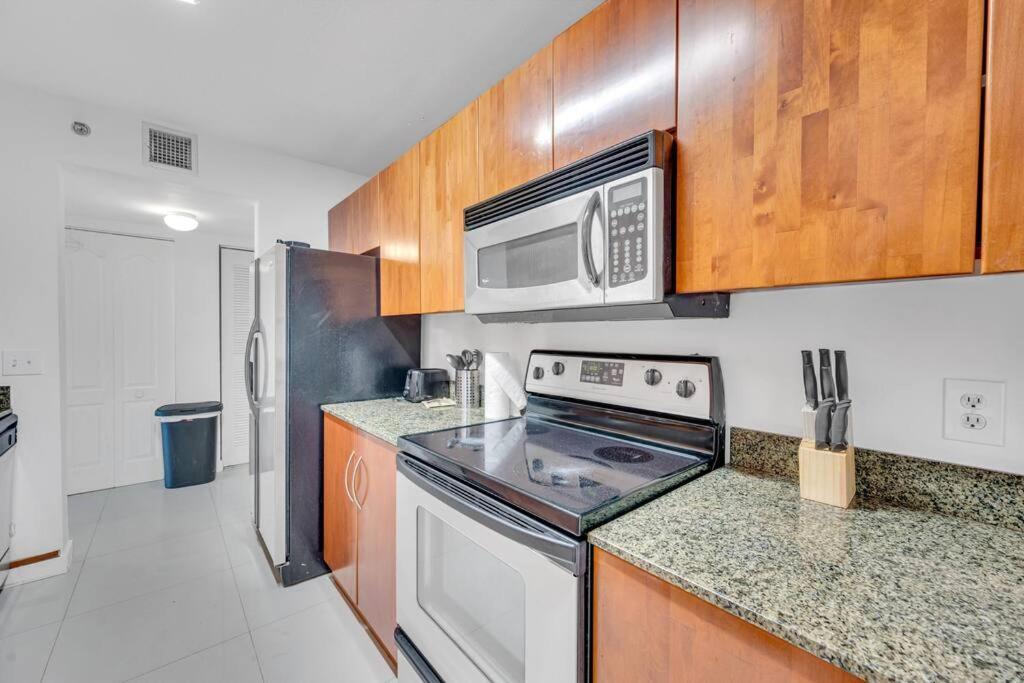 마이애미 Luxurious Private Unit With Parking 아파트 외부 사진